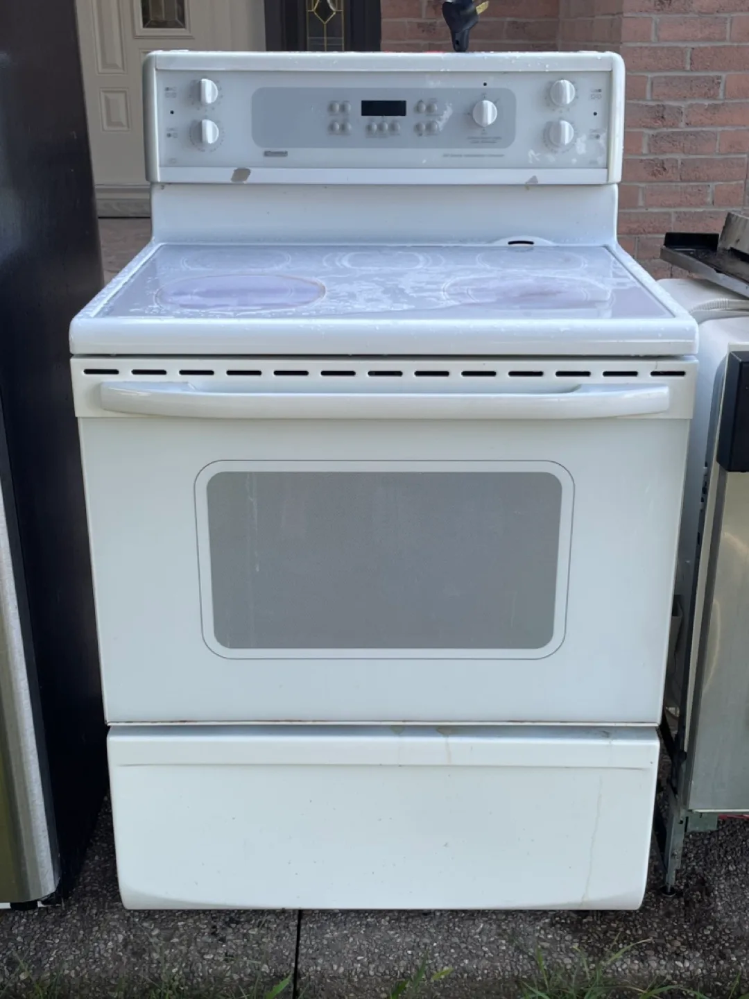 Frigidaire Fridge, Kenmore Stove, GE Dishwasher image indicator(8)