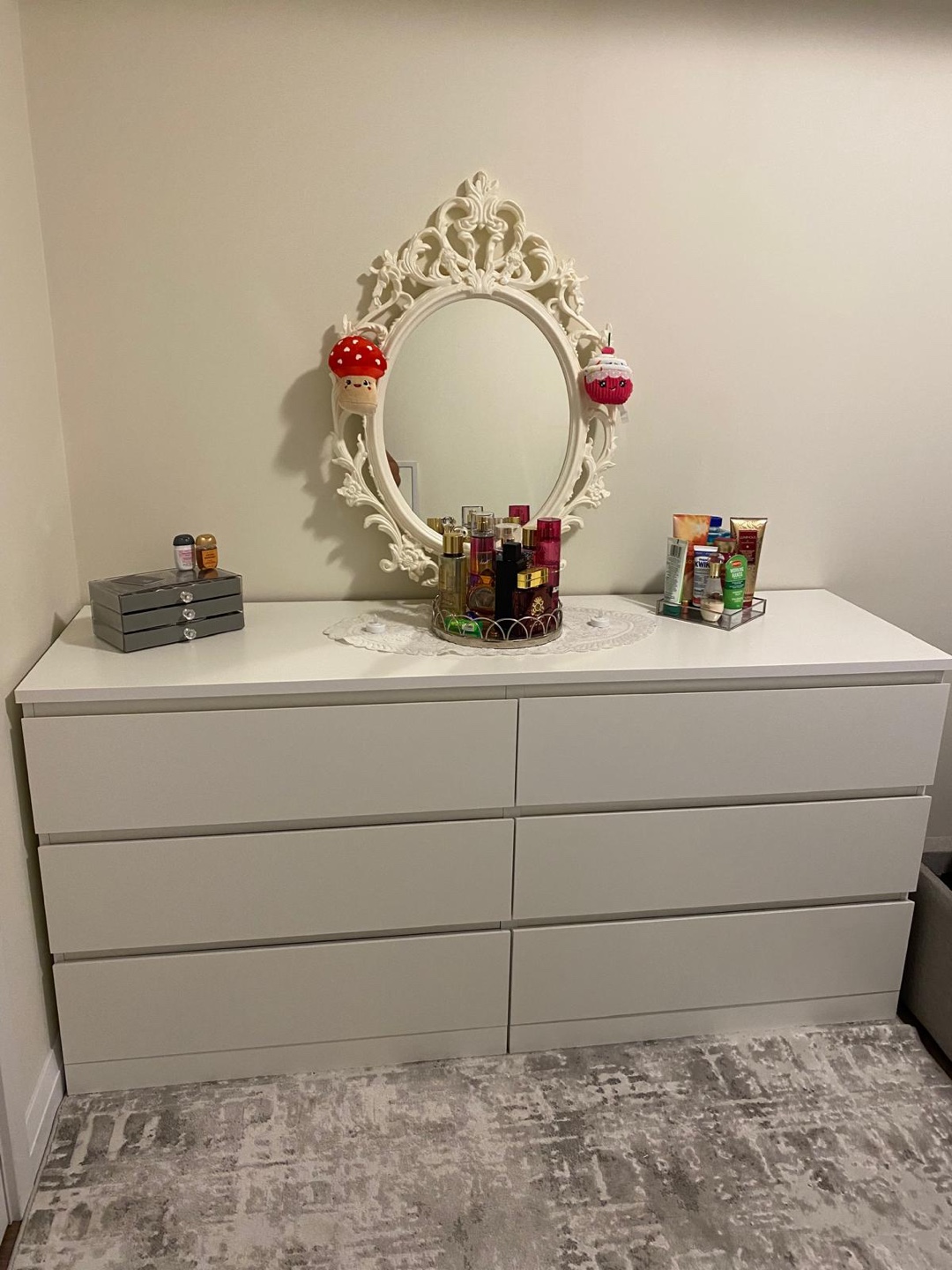 White 6-Drawer Dresser