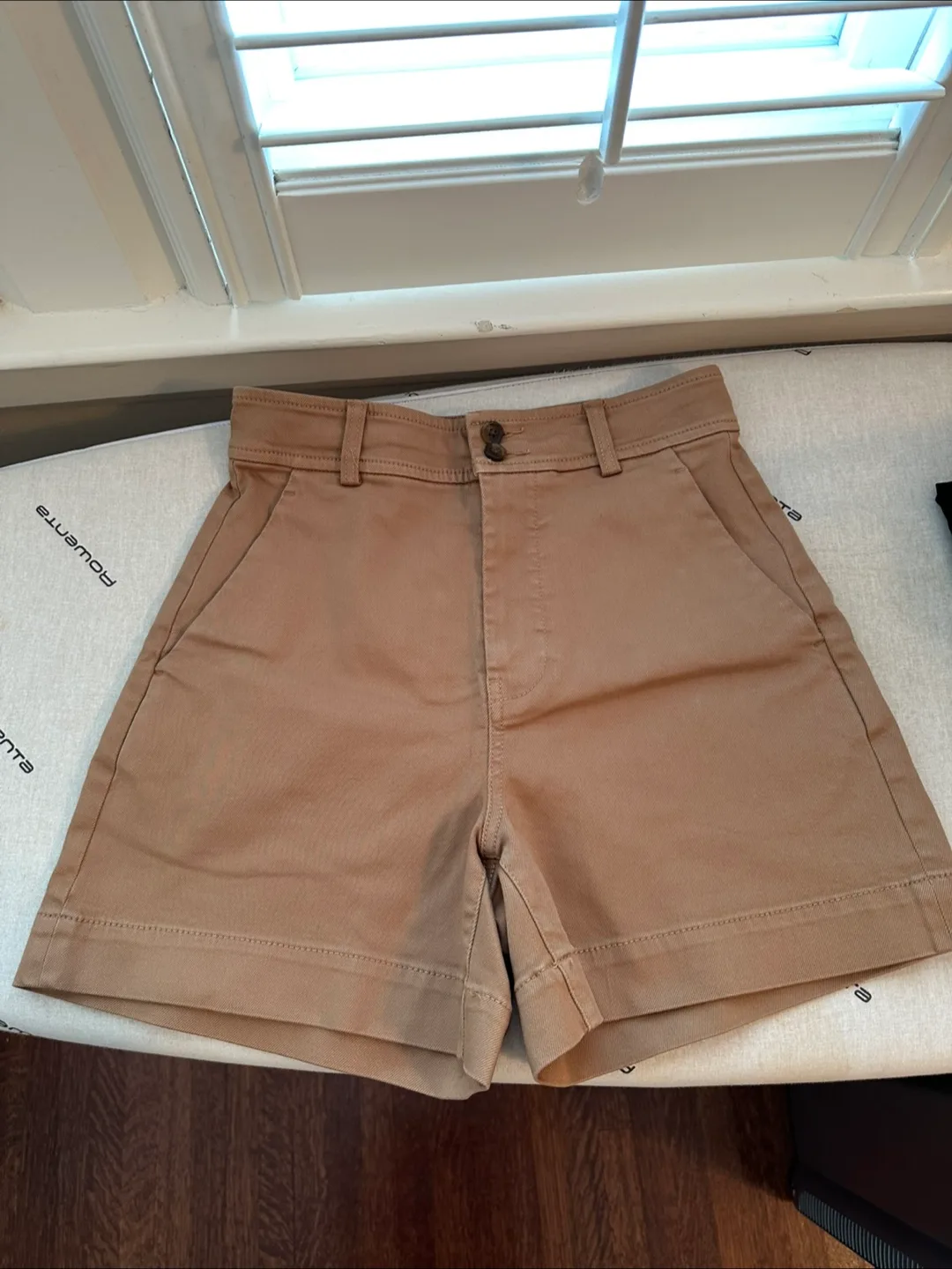 Everlane Tan / Brown Shorts - Size 2 thumbnail
