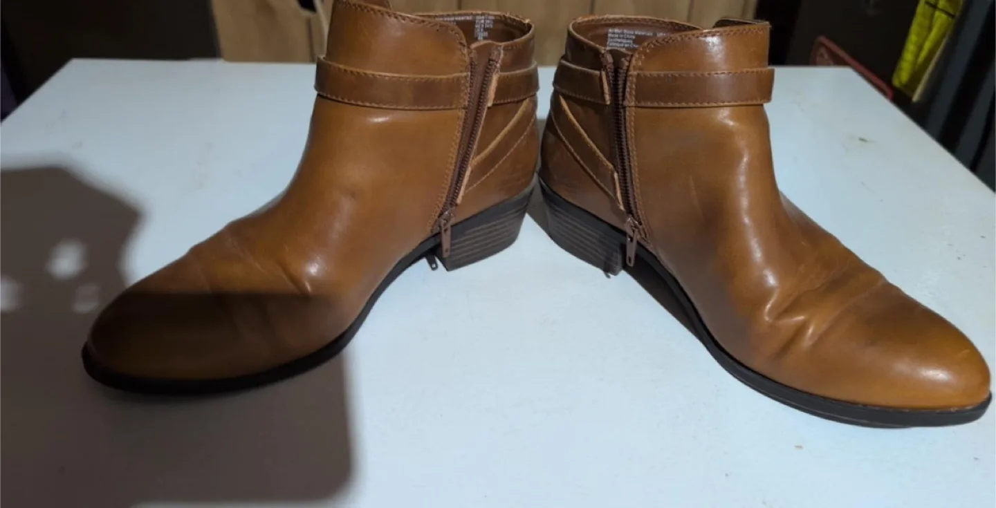 Brown Ankle Boots Size 7.5 image indicator(2)
