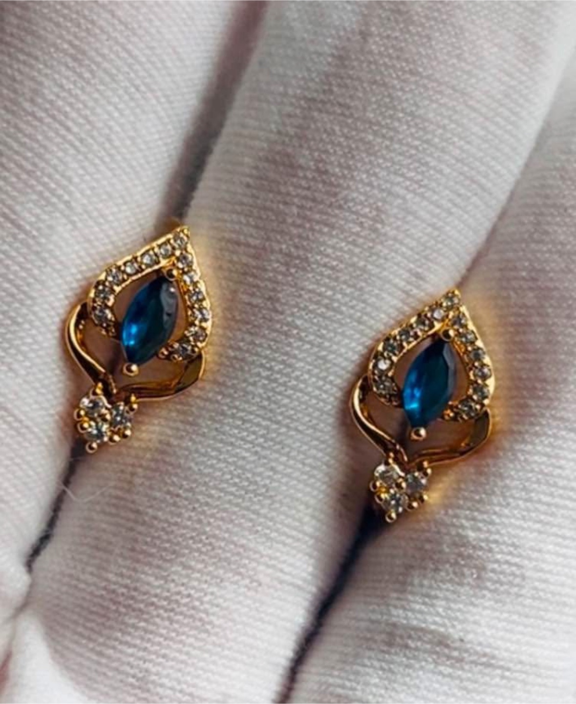 Very cute & delicate sapphire zirconia 18k gold filled earrings.