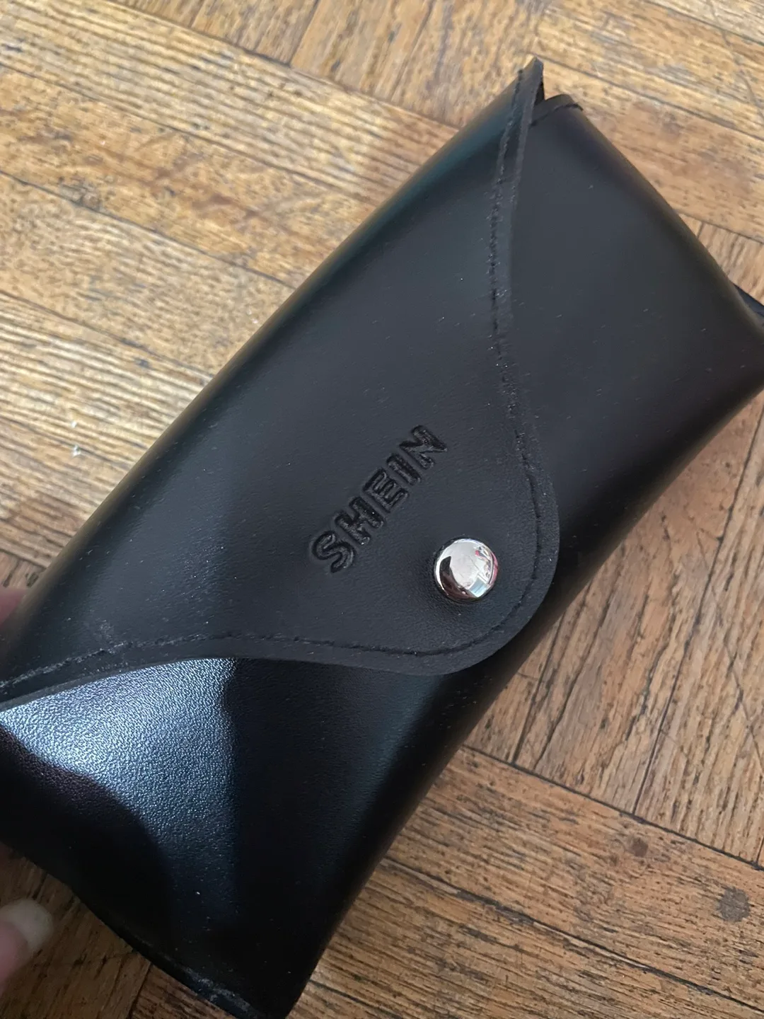 Glass case thumbnail