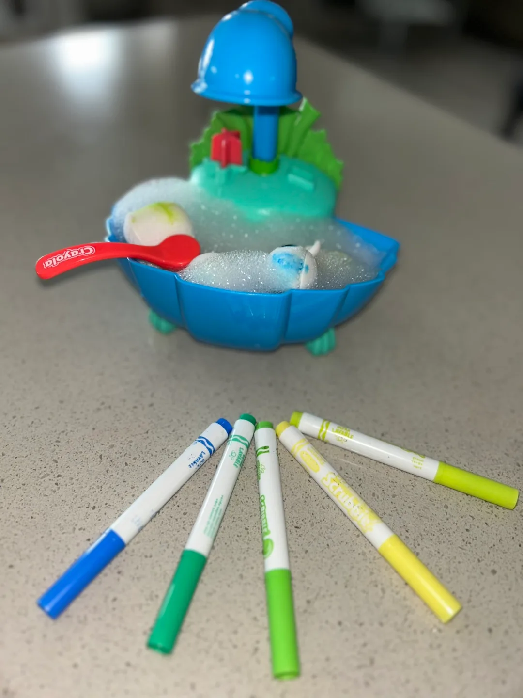 Crayola Scribble Scrubbie Pets Blue Lagoon Playset image indicator(2)