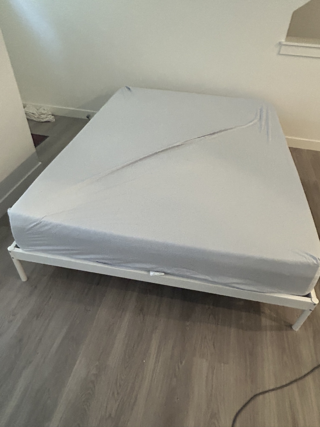 Queen Size Bed Frame - White - photo 4