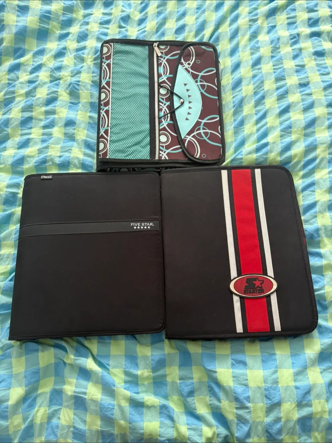 3 zip up binders (Barely used) (Giving away for FREE) thumbnail