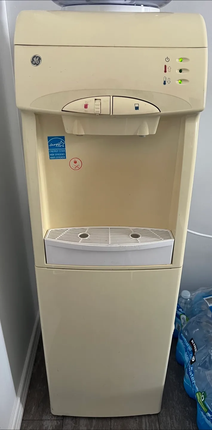 GE Hot/Cold Water Dispenser thumbnail