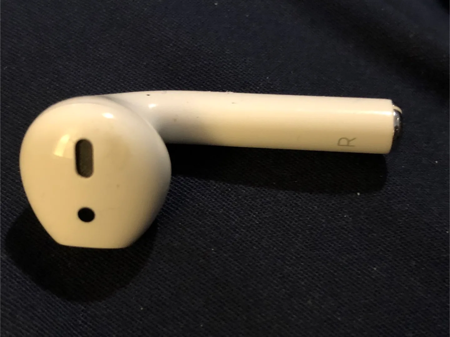 Apple AirPods Right Earbud image indicator(2)