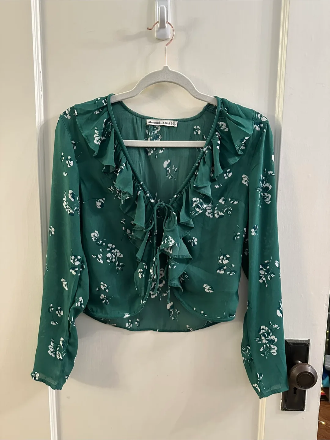 Abercrombie & Fitch Green Floral Blouse - XS thumbnail