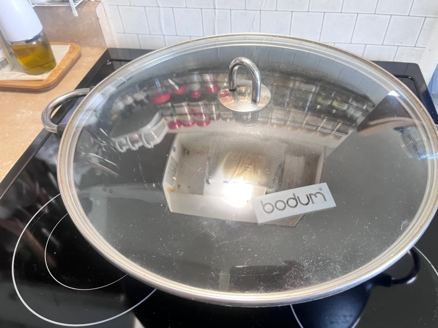 Bodum Wok with Lid(cast iron pot) image indicator(6)