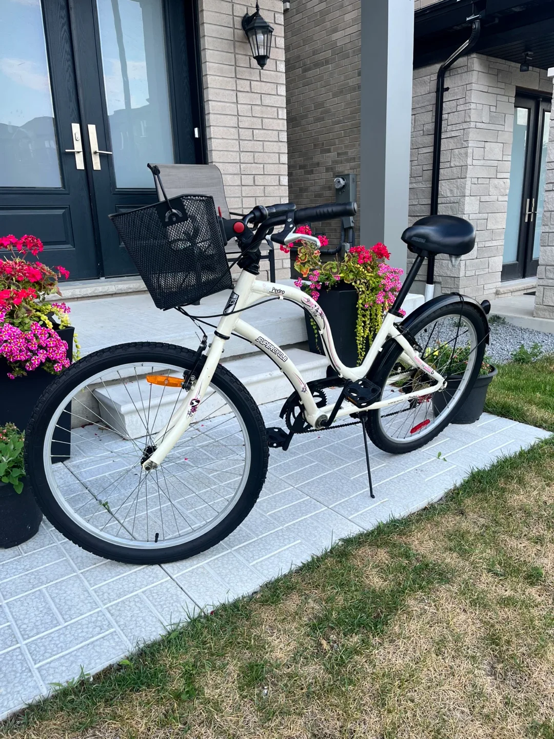 Supercycle Indigo Women's Bike with basket thumbnail