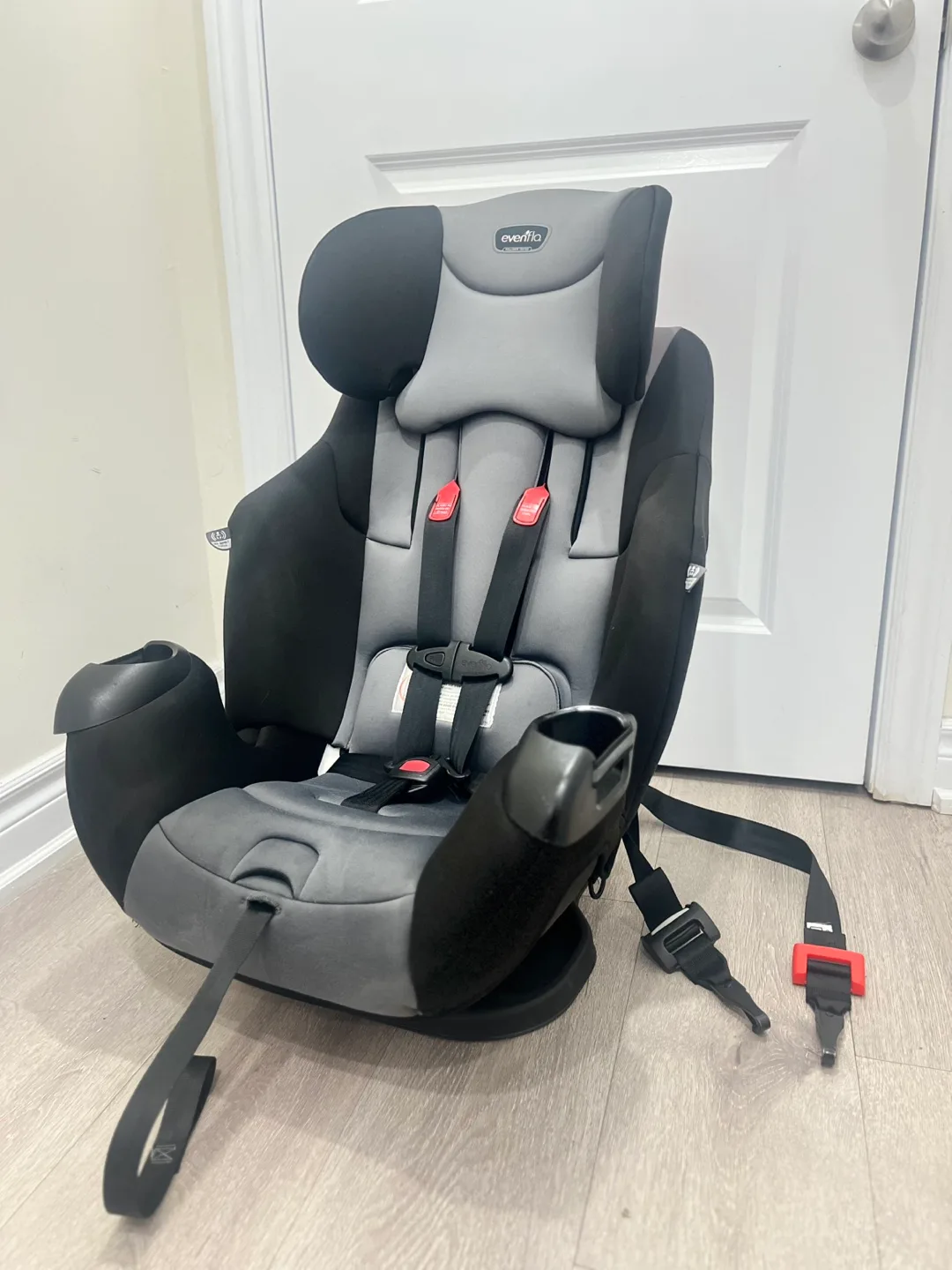 Perfect condition 4 in 1 Evenflo Car Seat - Black & Grey thumbnail