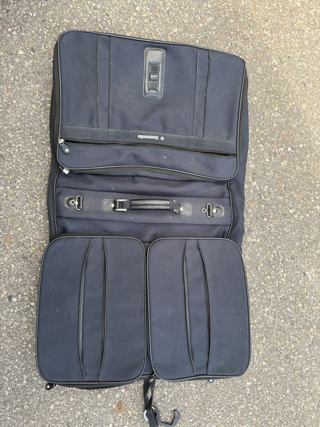 Samsonite Black Garment Bag thumbnail
