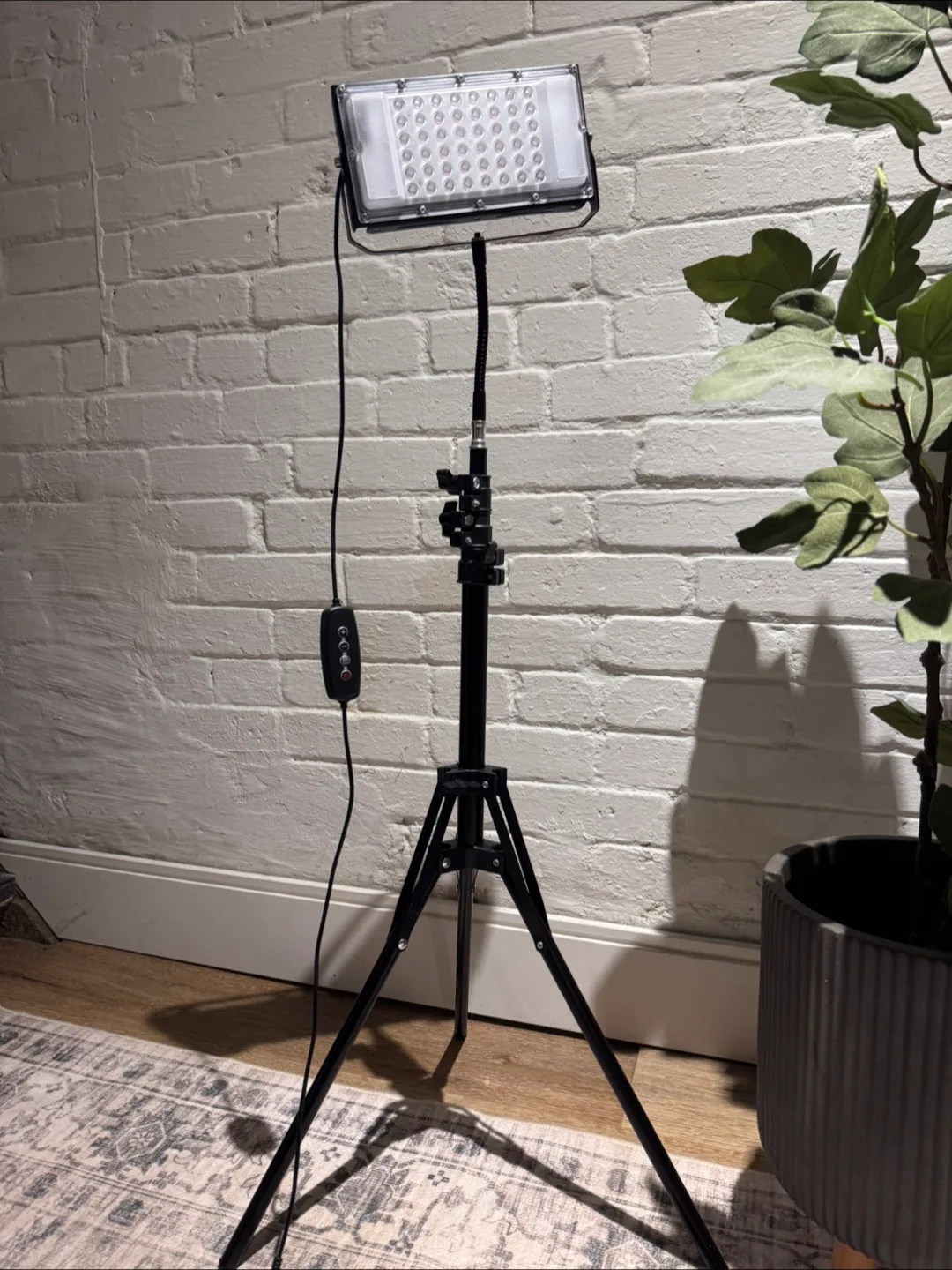 LED Grow Light with Tripod thumbnail