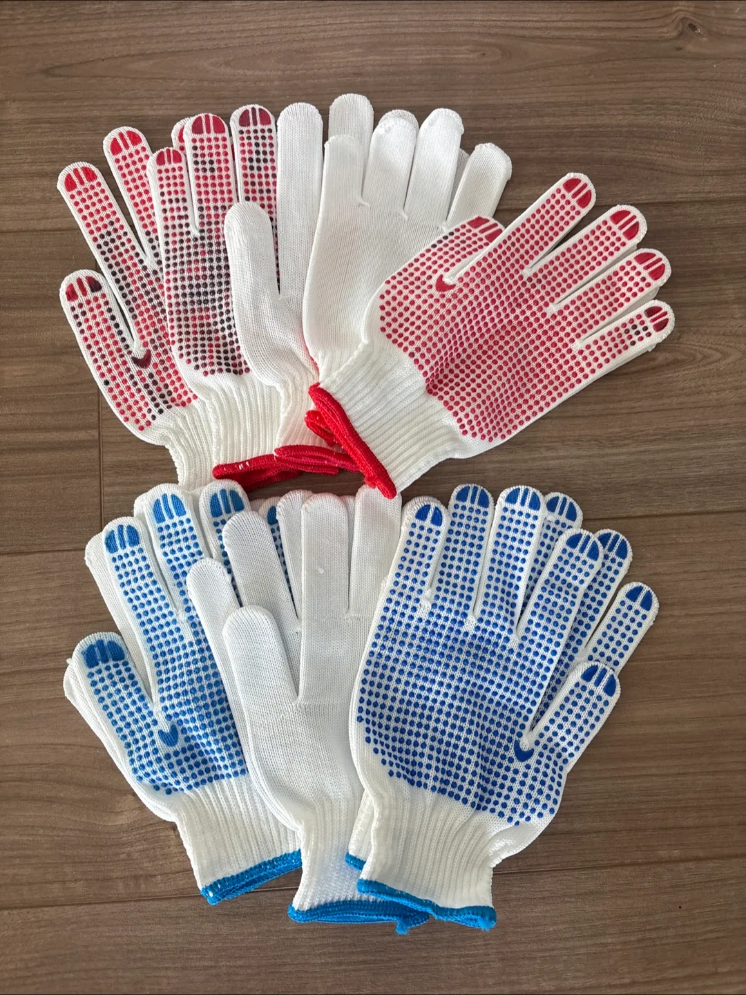 Work Gloves - Red & Blue Dots thumbnail