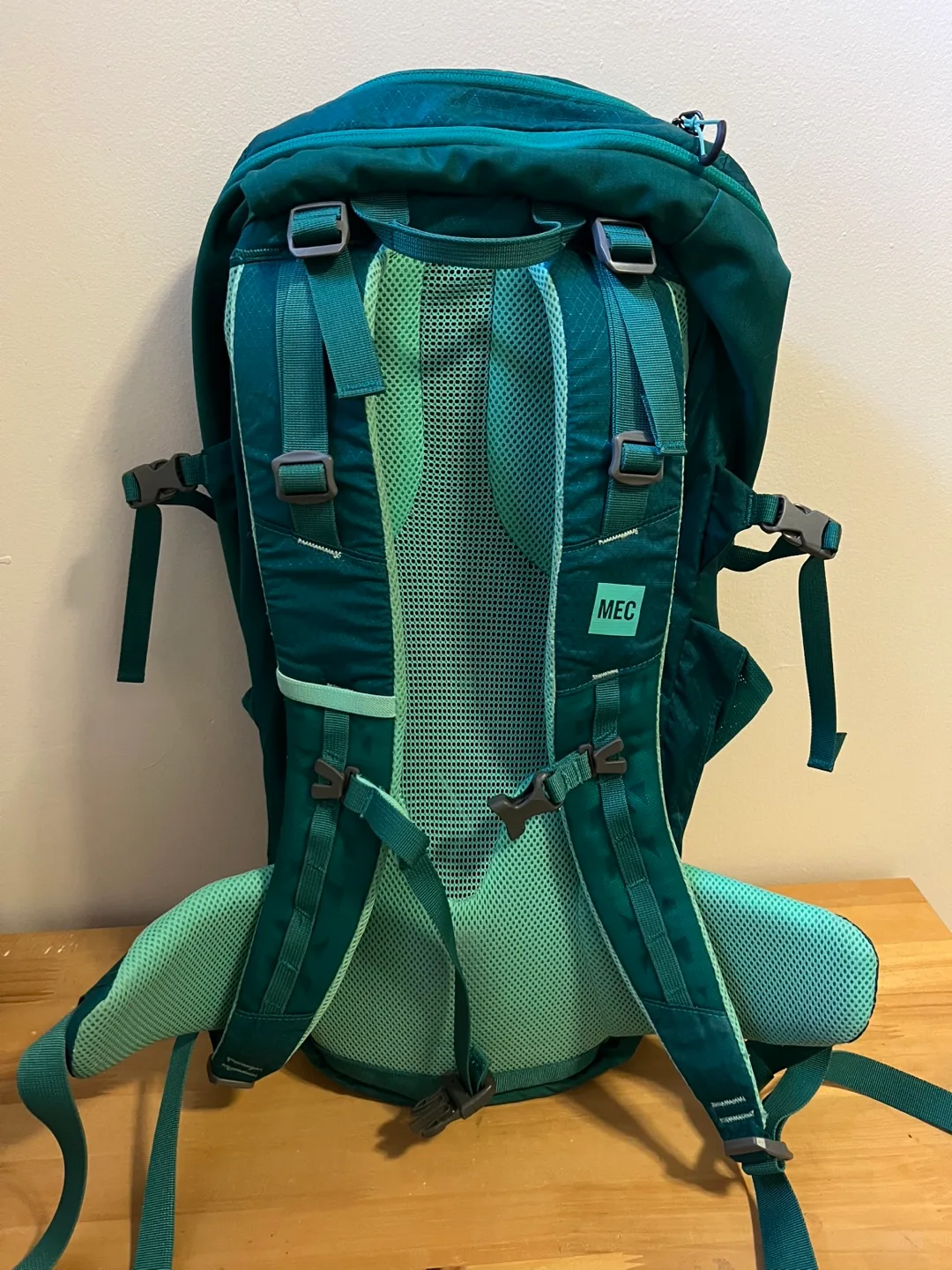 MEC Mistral 30 Women's Backpack - Green image indicator(2)