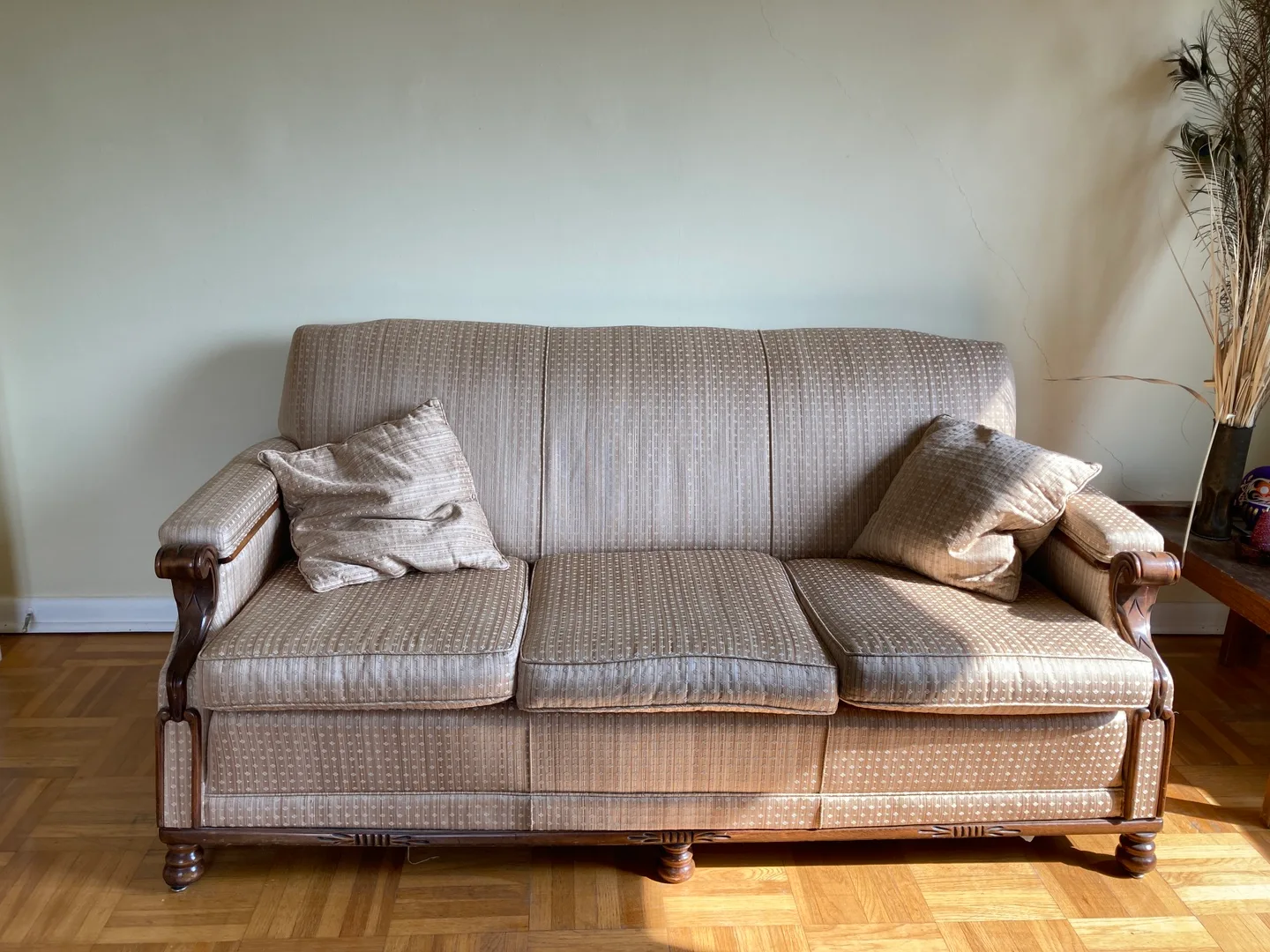 Vintage-Style Sofa and Armchair Set thumbnail