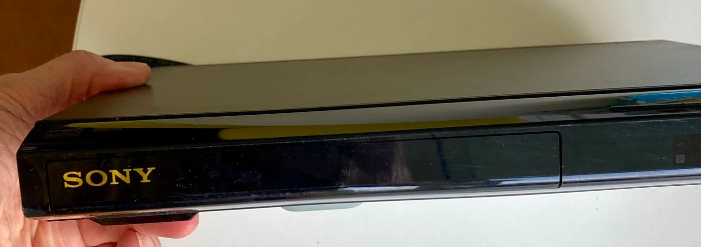 Sony DVP-SR310P DVD/CD Player thumbnail