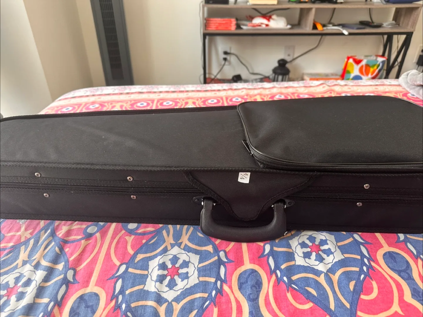 Violin with Case and Bow image indicator(4)