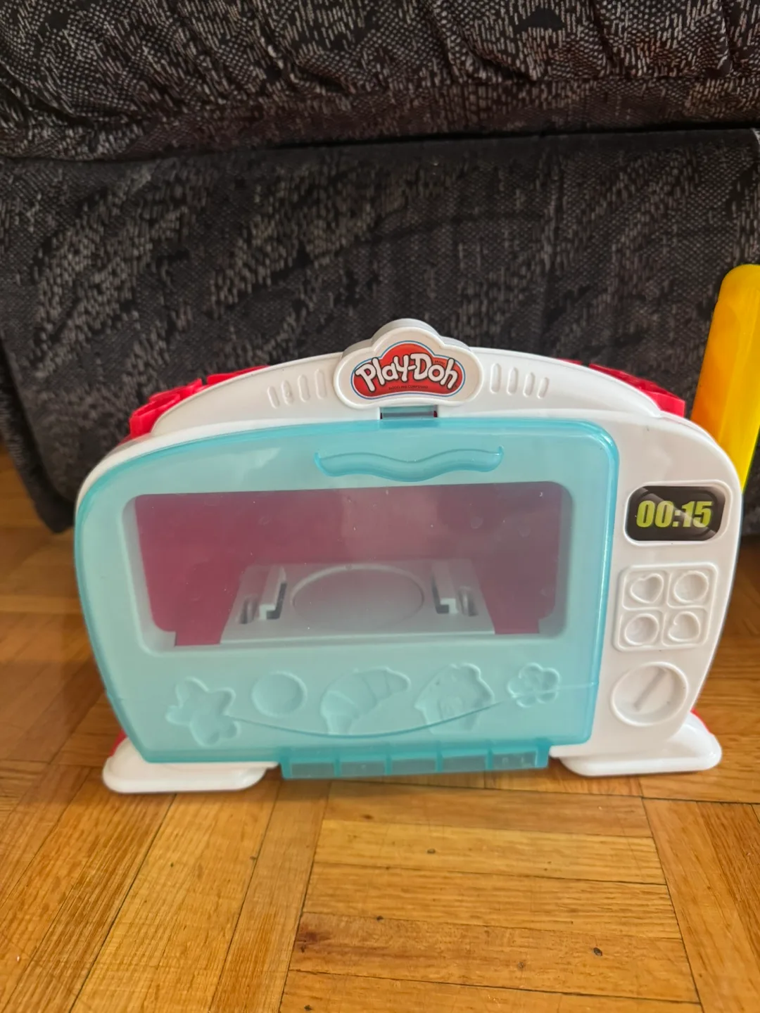 Play-Doh Oven & Plush Dinosaur thumbnail