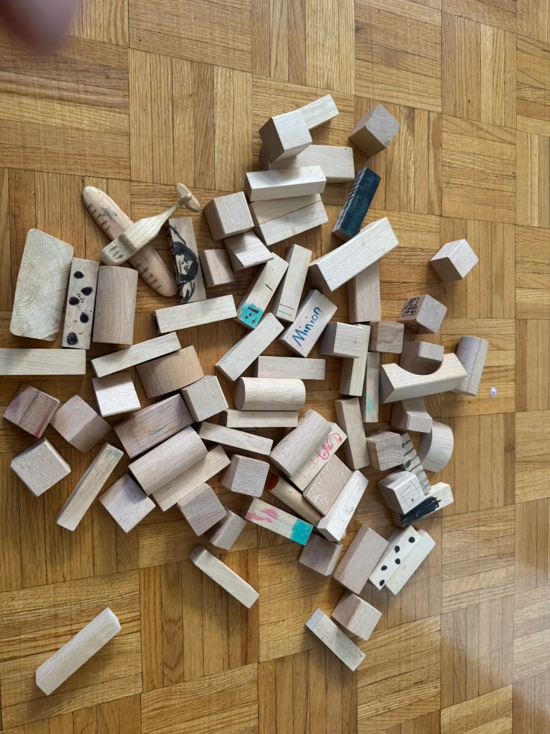 Wooden Building Blocks Set thumbnail
