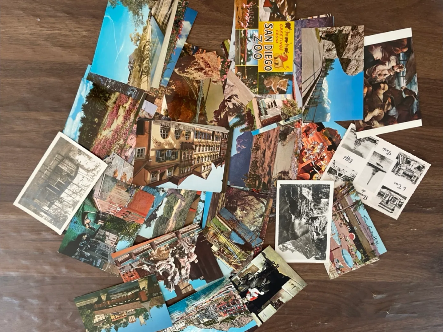 Large Lot of Vintage Postcards thumbnail