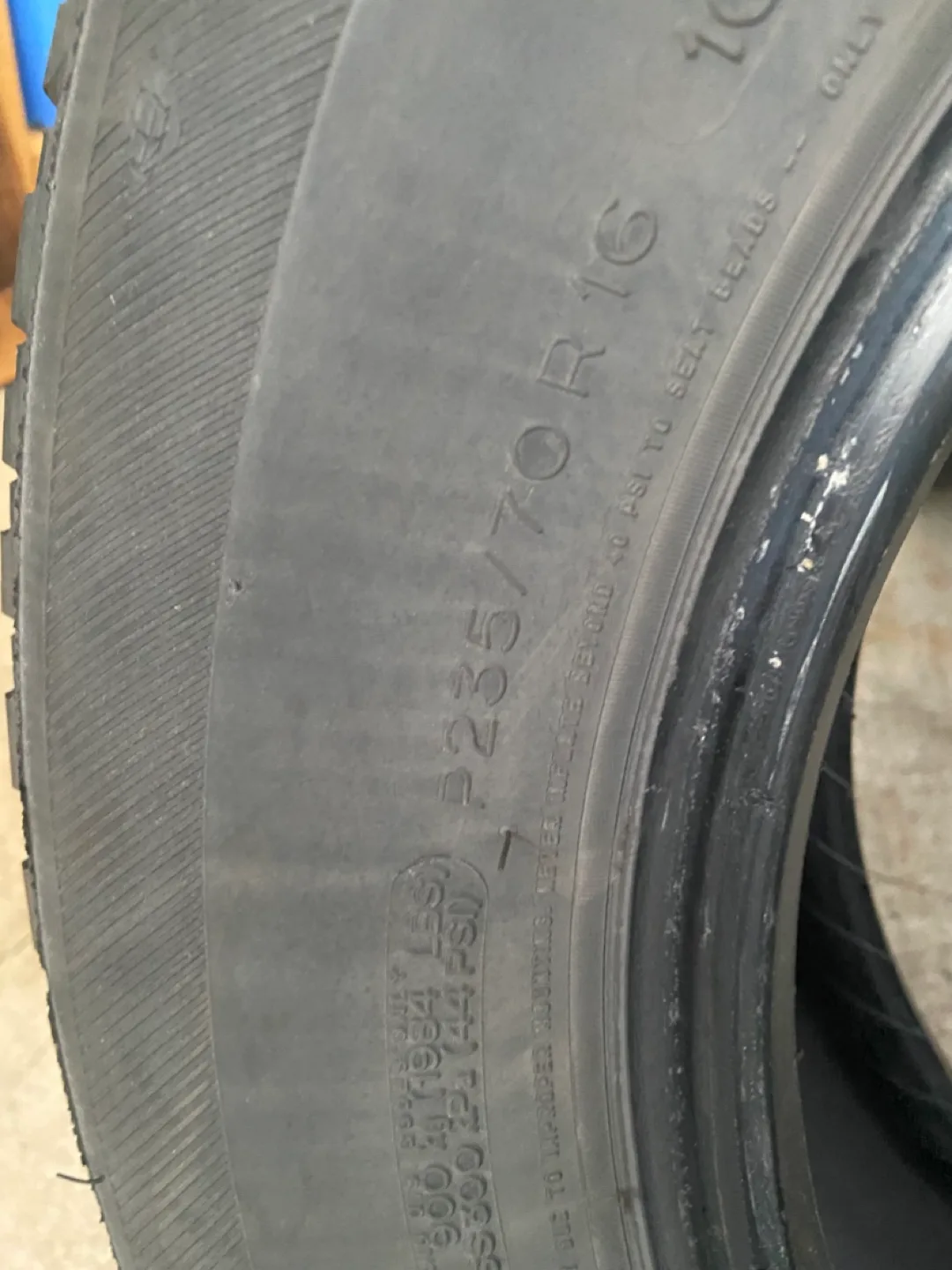 Michelin P235/70R16 Tire image indicator(3)