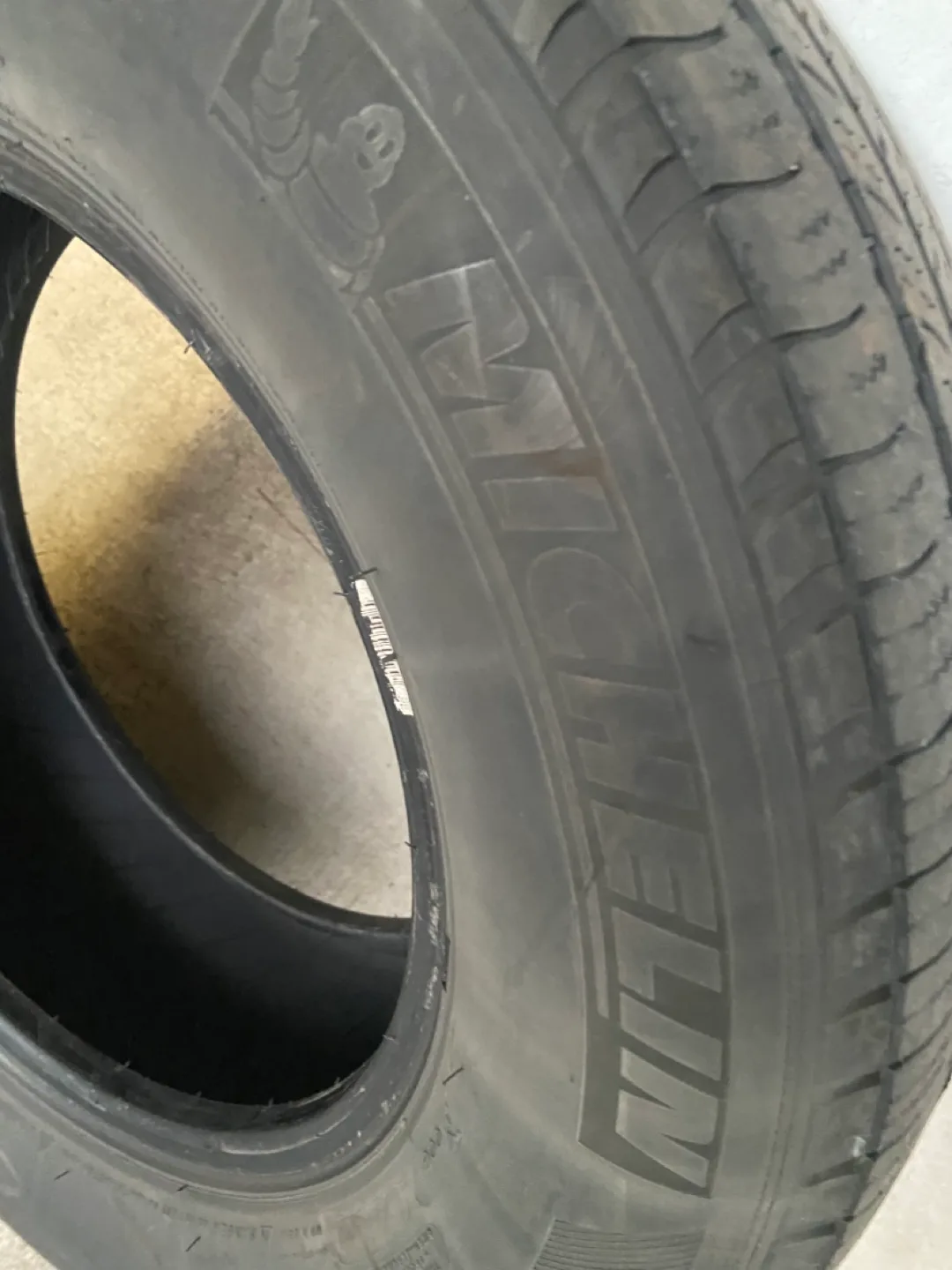 Michelin P235/70R16 Tire image indicator(4)