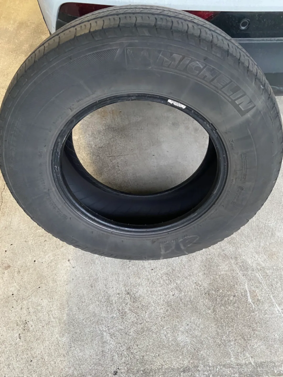 Michelin P235/70R16 Tire image indicator(5)