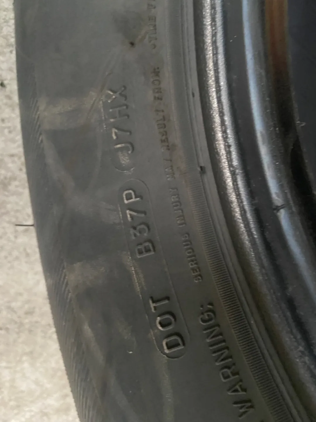 Michelin P235/70R16 Tire image indicator(2)