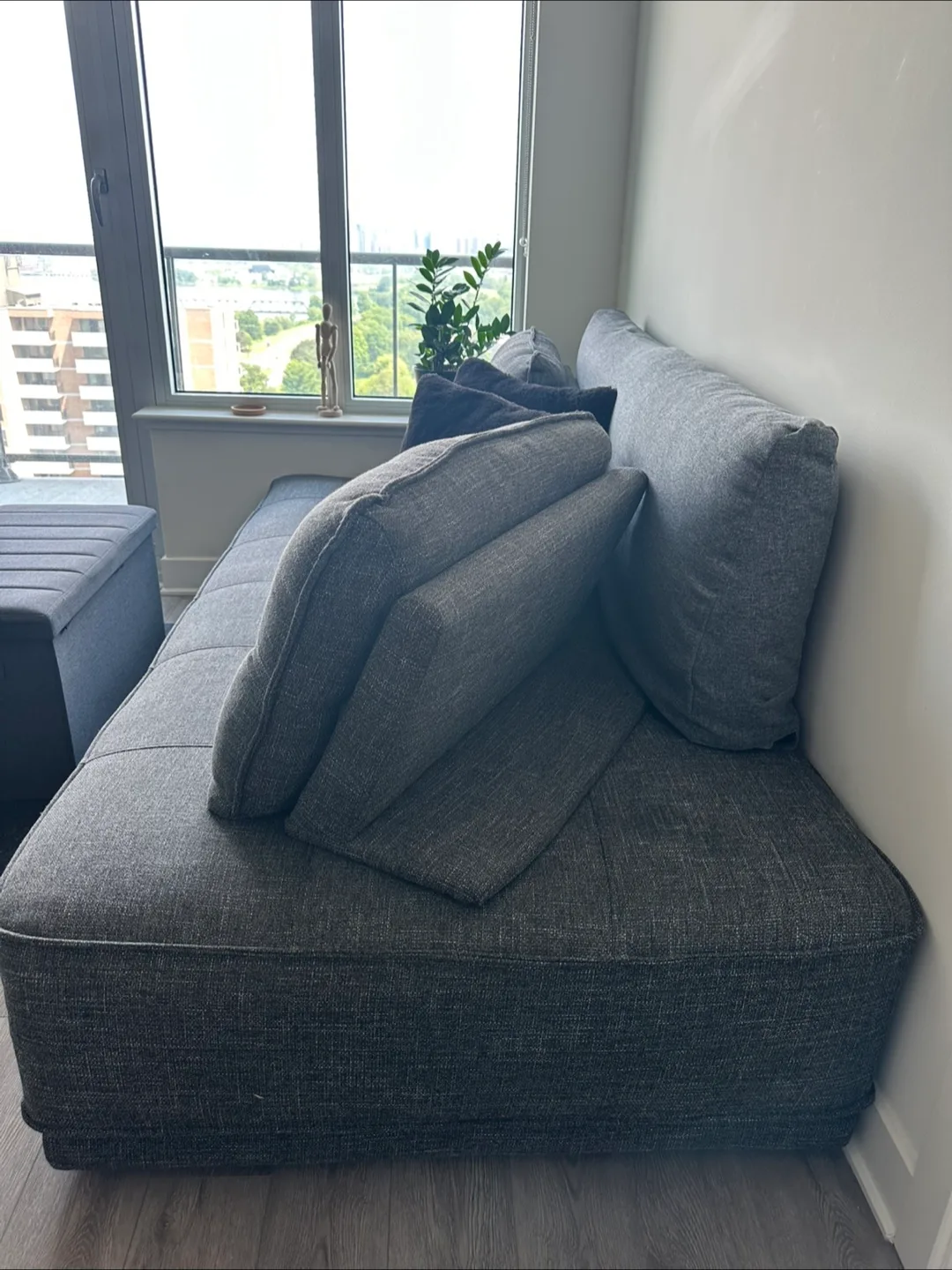 Structube . Sofa /bed image indicator(9)