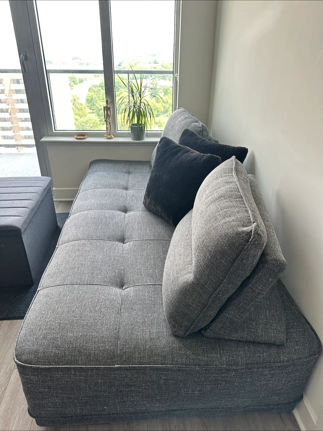 Structube . Sofa /bed image indicator(7)