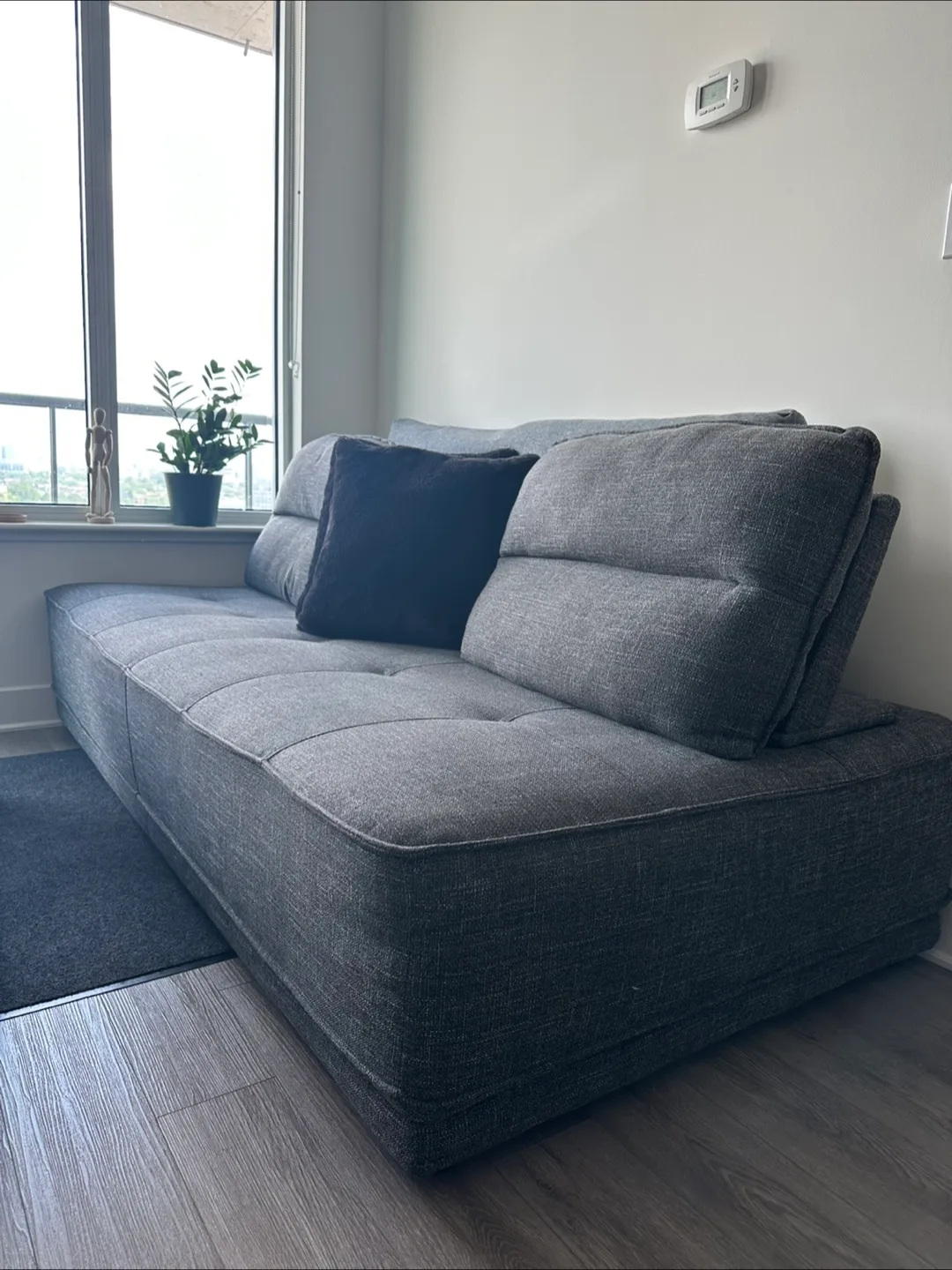 Structube . Sofa /bed image indicator(5)