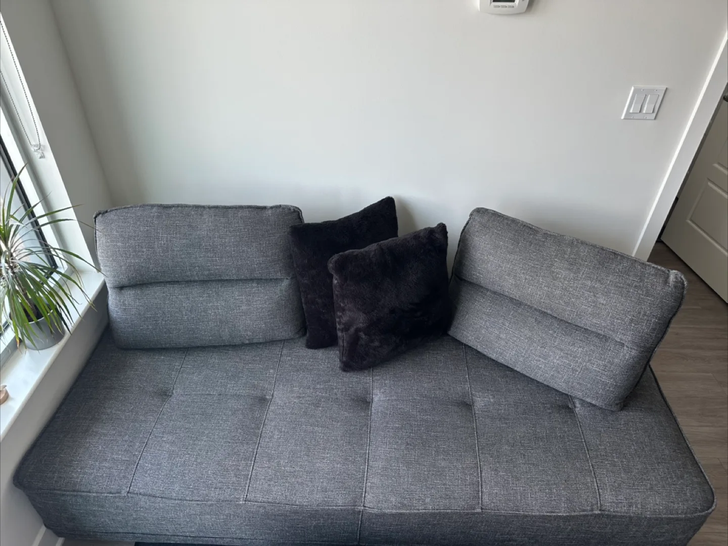 Structube . Sofa /bed image indicator(10)