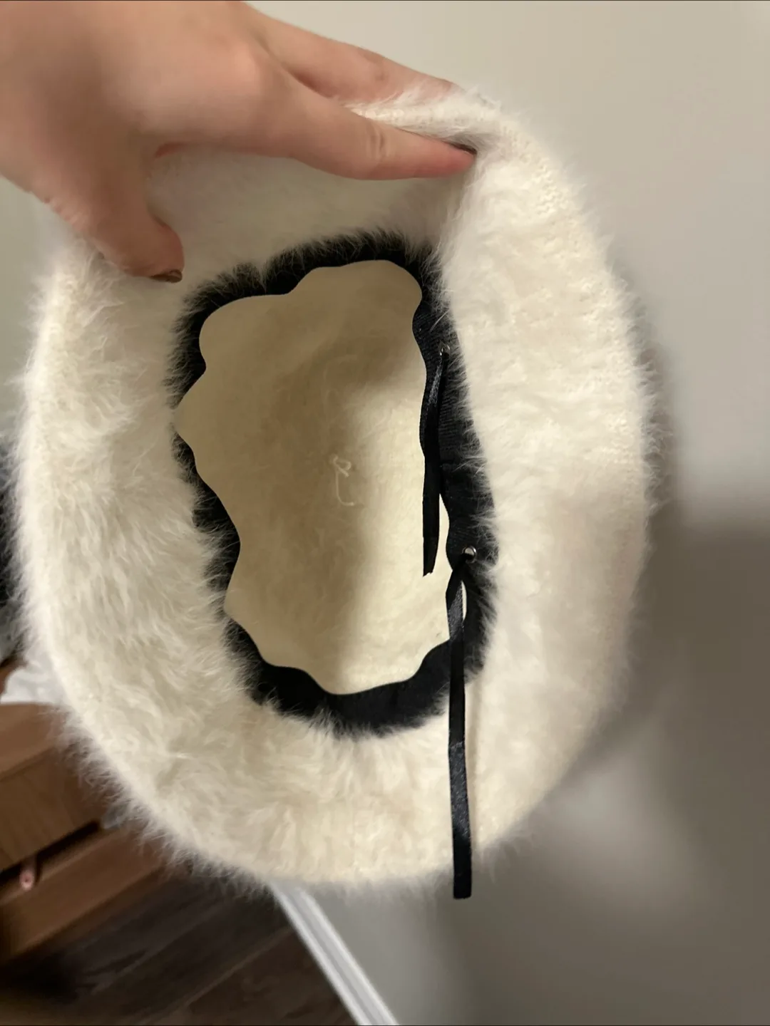 White Fuzzy Bucket Hat image indicator(2)