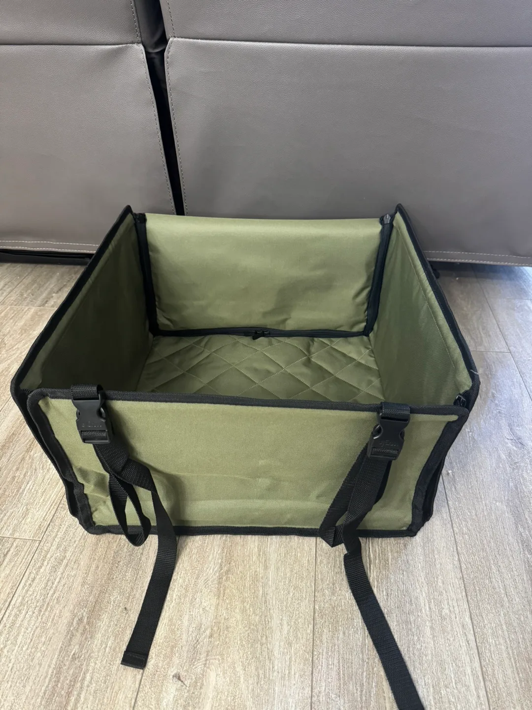 Dog Car Seat thumbnail