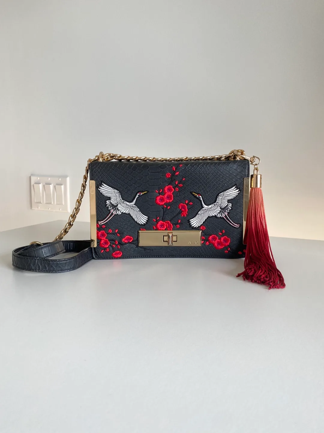 Unique Embroidered Bag image indicator(2)