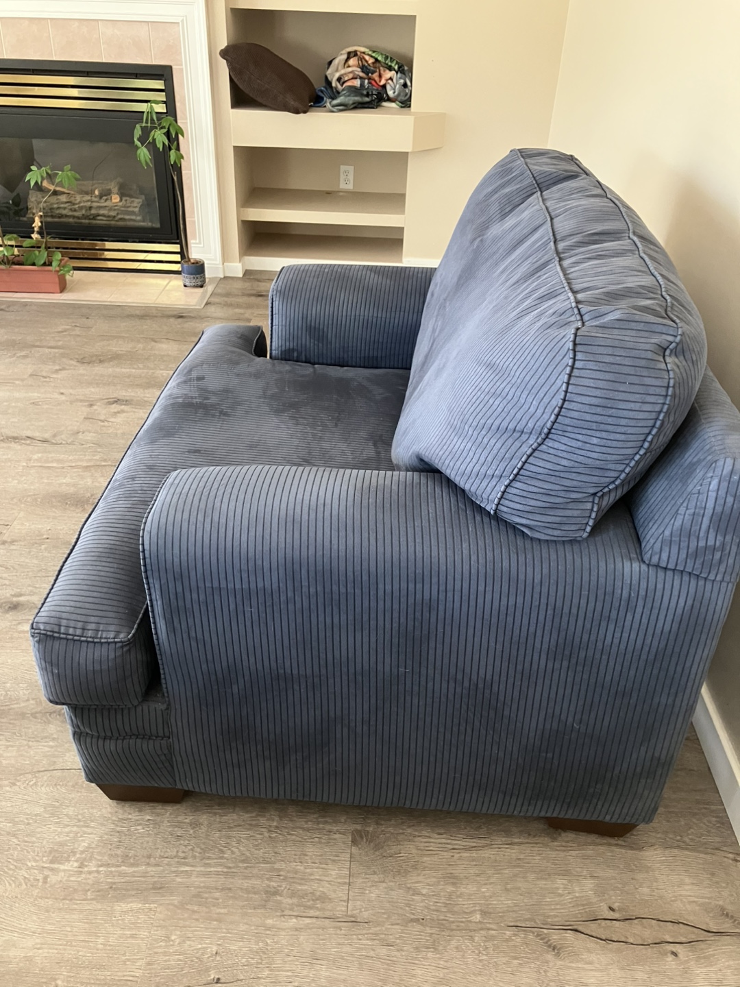 Very Comfy Loveseat and oversized Armchair Set - photo 5