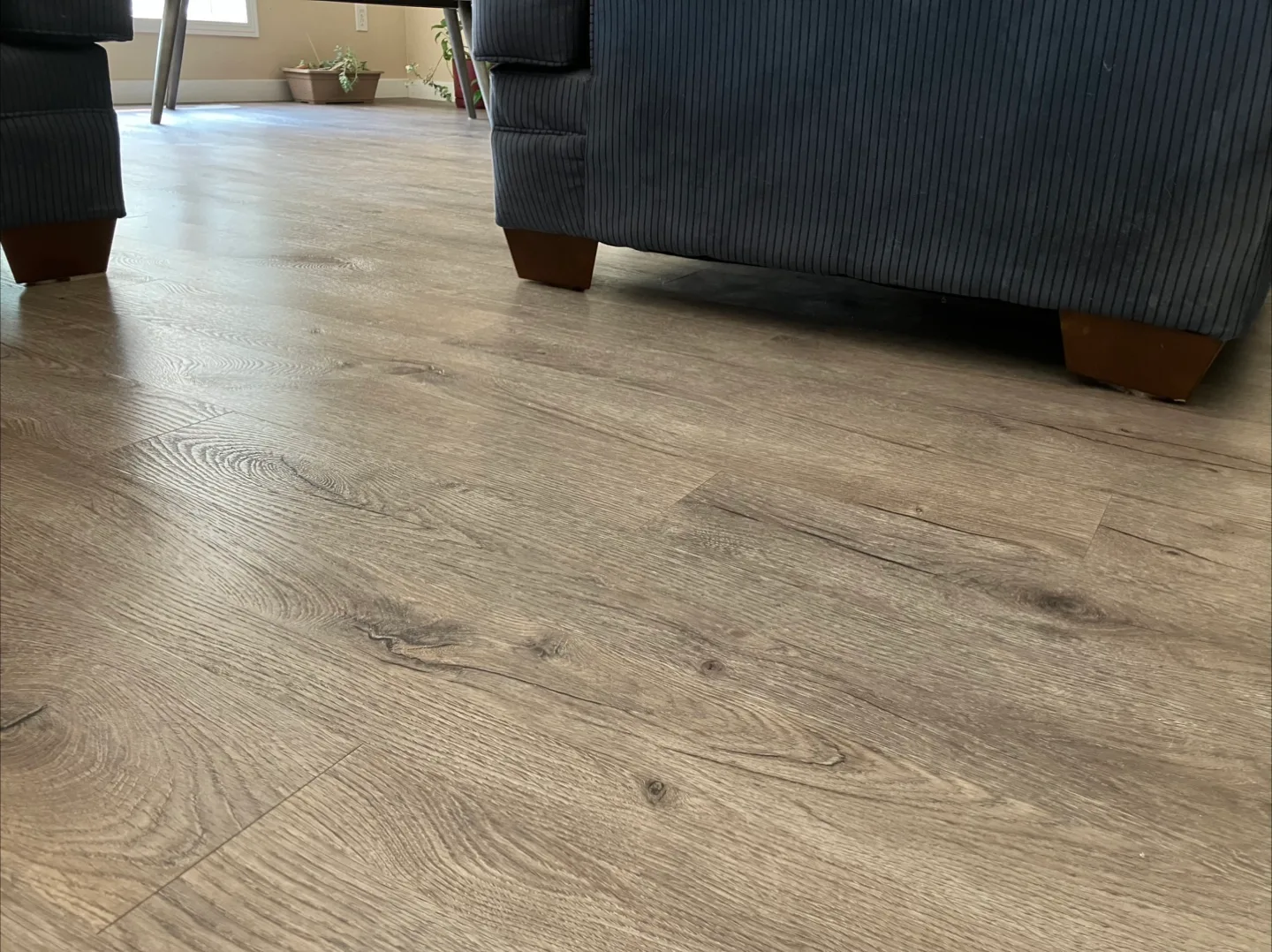 Very Comfy Loveseat and oversized Armchair Set image indicator(6)