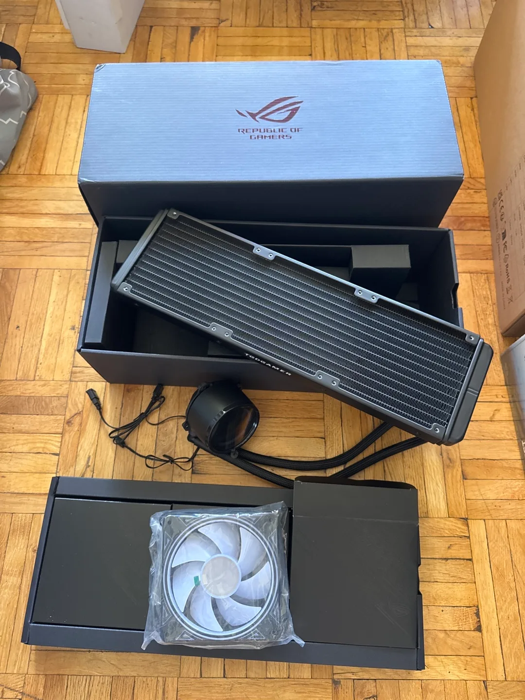 ASUS ROG Ryujin III 360 ARGB Extreme CPU Liquid Cooler thumbnail