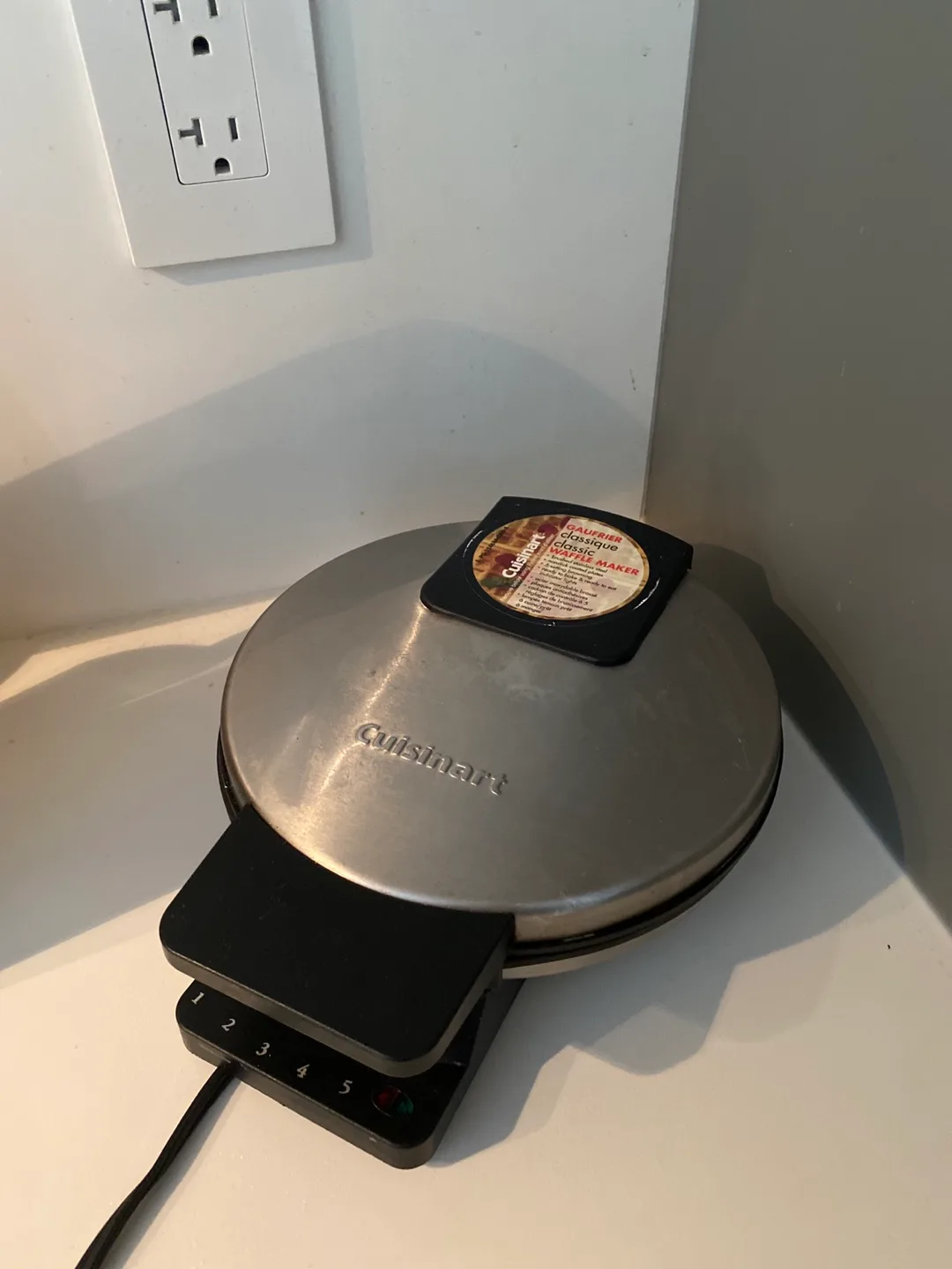 Cuisinart Classic Round Waffle Maker thumbnail