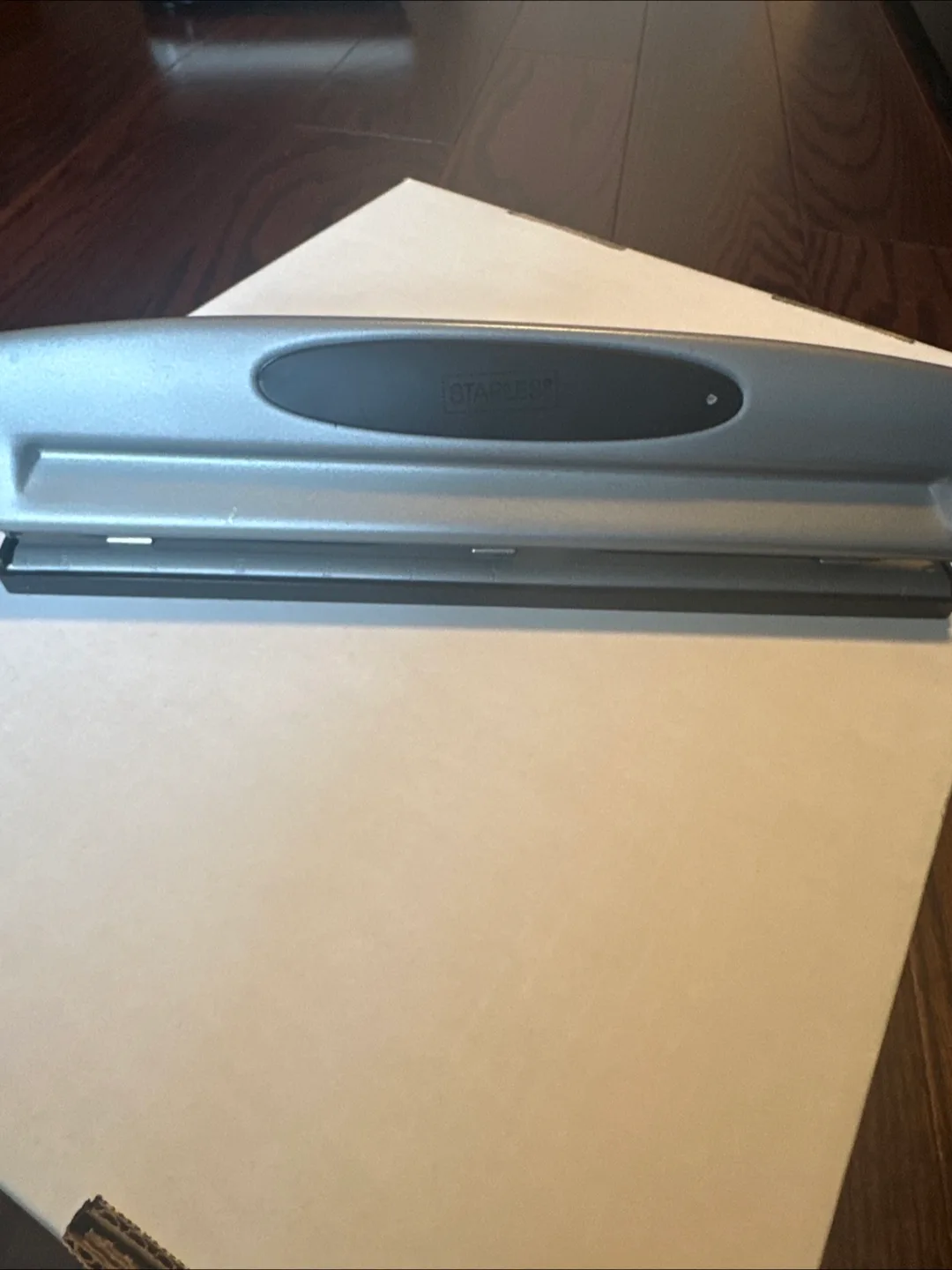Staples 3-Hole Punch thumbnail