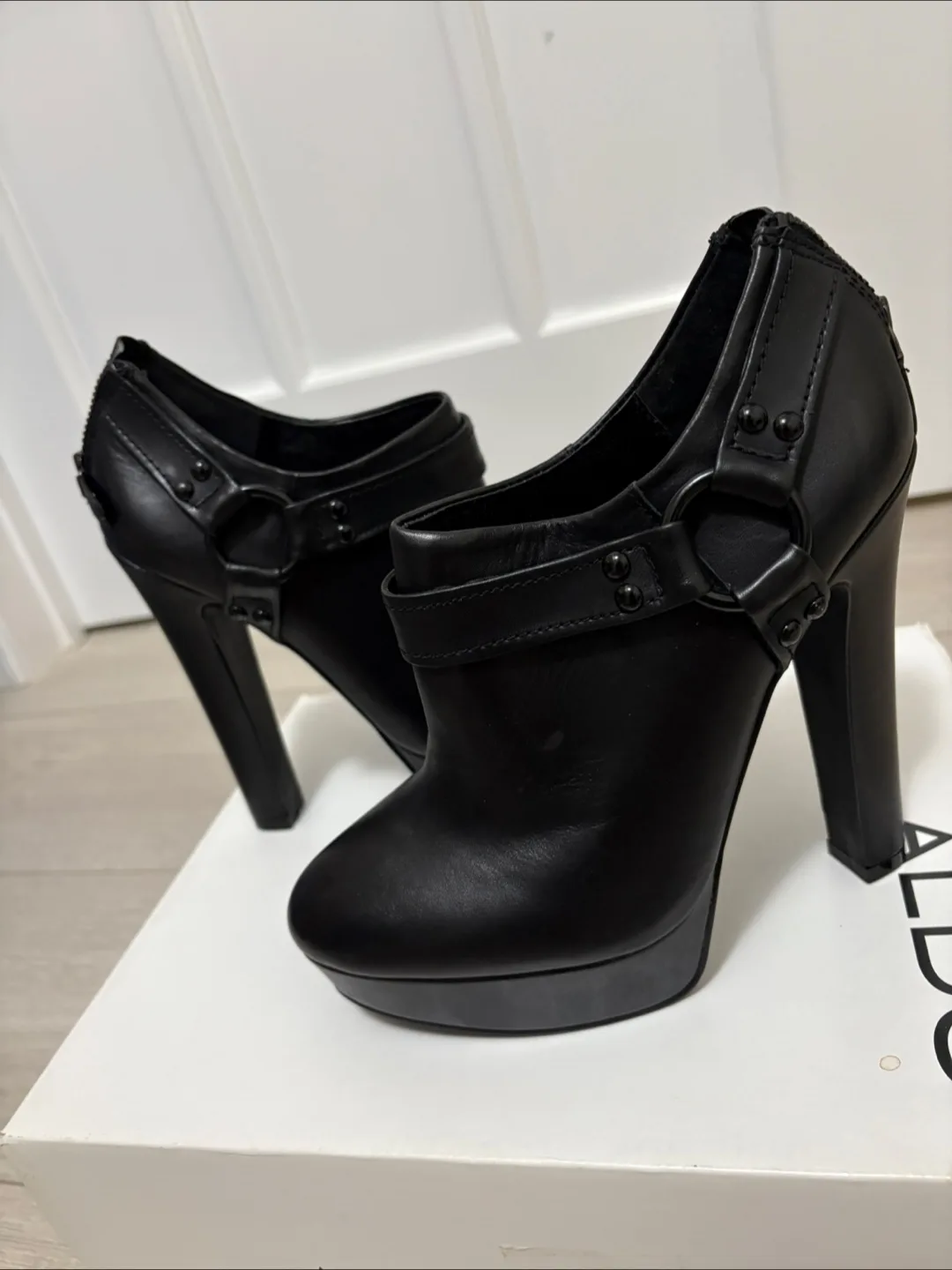 NEW Black leather heeled ankle boots thumbnail