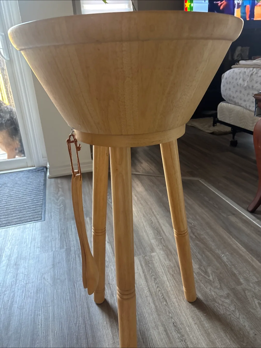 Wooden Salad Bowl Stand thumbnail