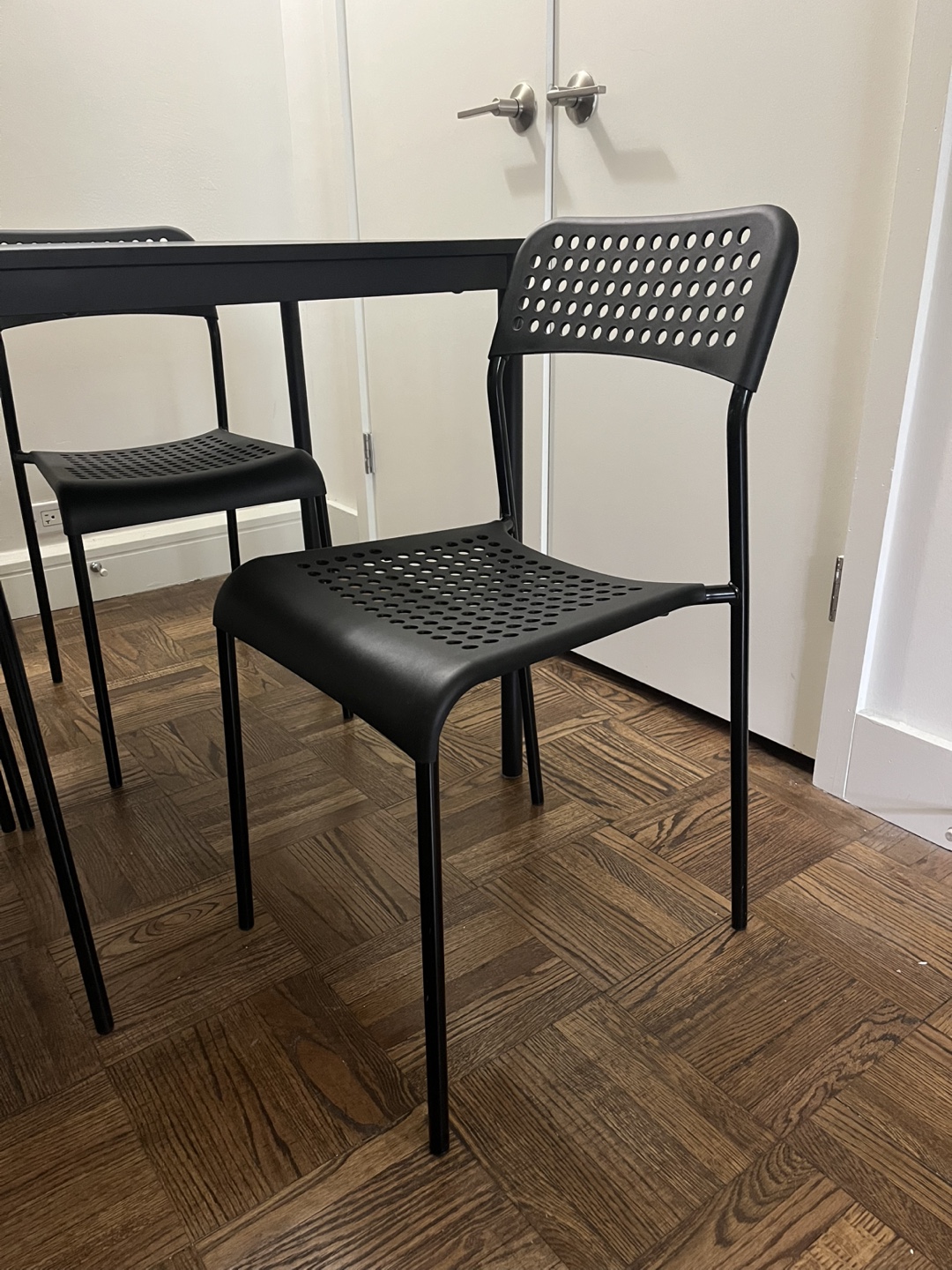Black dinning table with 4 chairs - photo 4