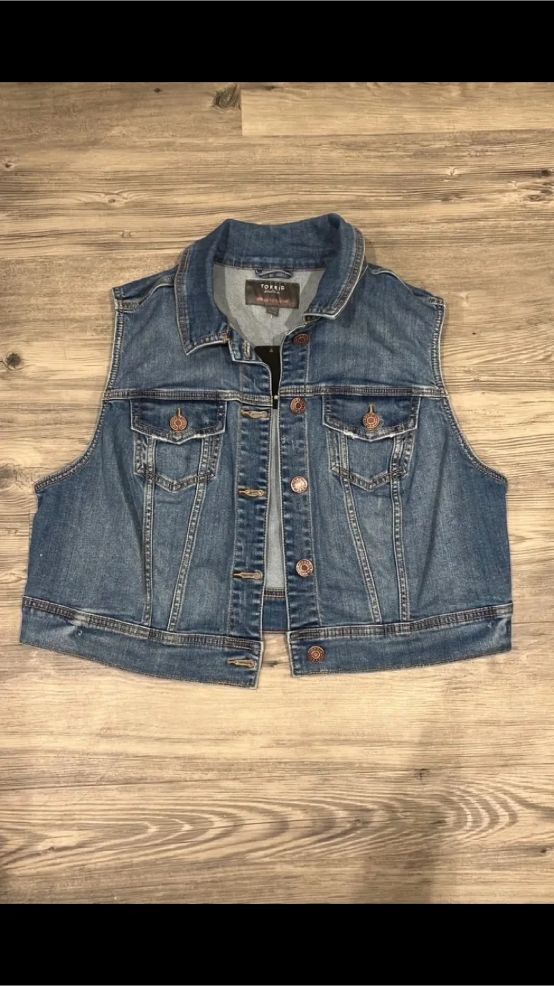 NWT Torrid Jean Vest 1X thumbnail