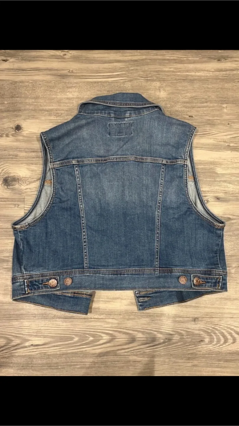 NWT Torrid Jean Vest 1X image indicator(2)