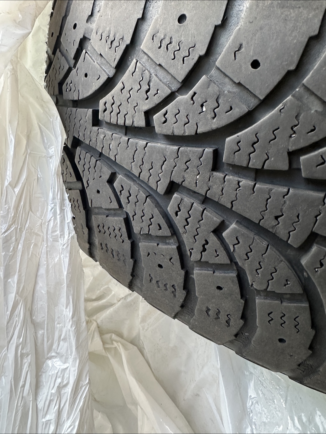 Hankook iPike RSV Winter Tires - Set of 4 - 215/60R16 - photo 2