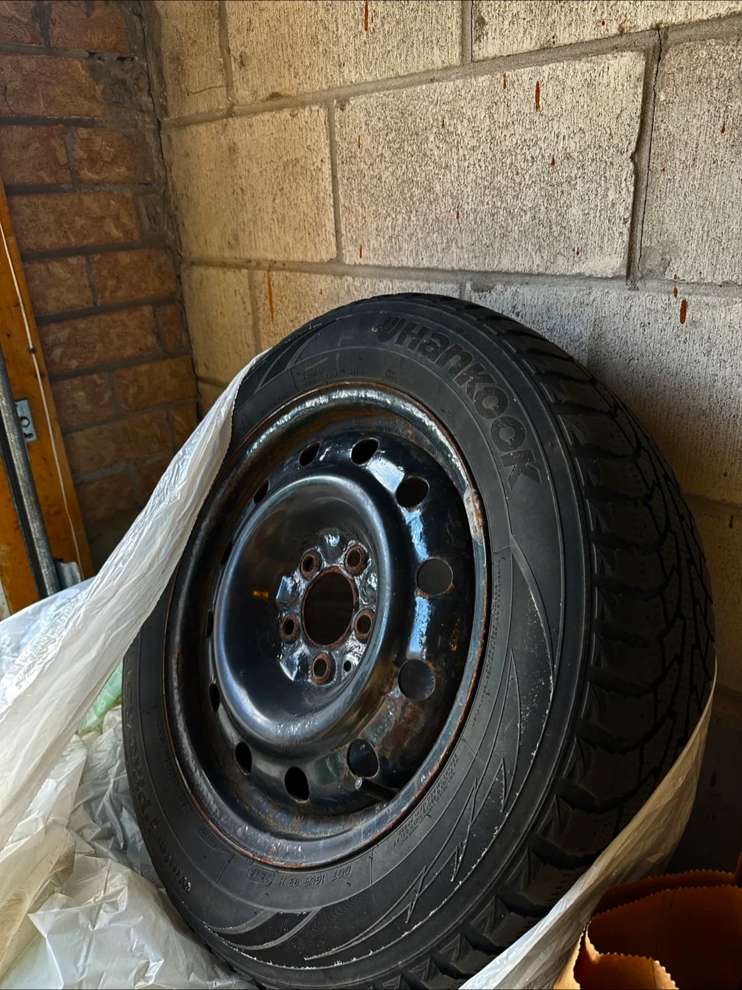 Hankook iPike RSV Winter Tires - Set of 4 - 215/60R16 thumbnail