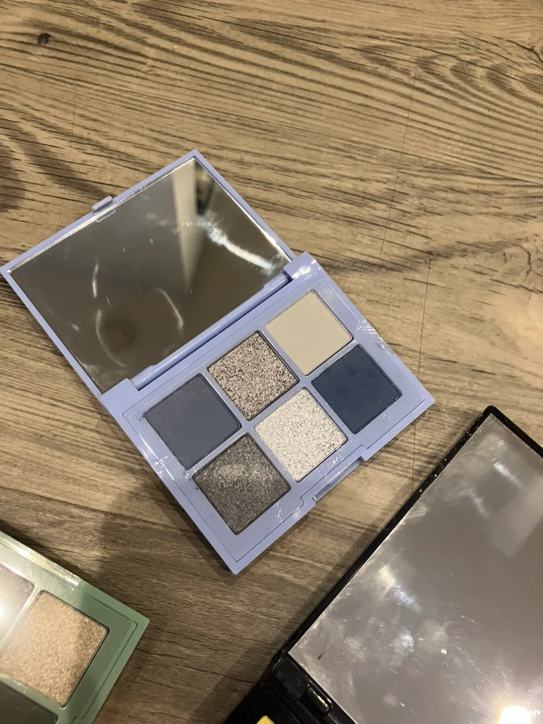 Eyeshadow Palettes image indicator(9)