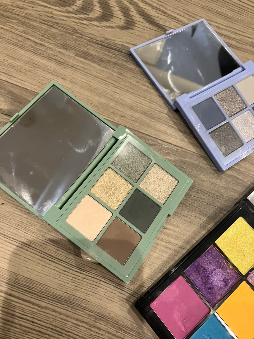 Eyeshadow Palettes image indicator(8)